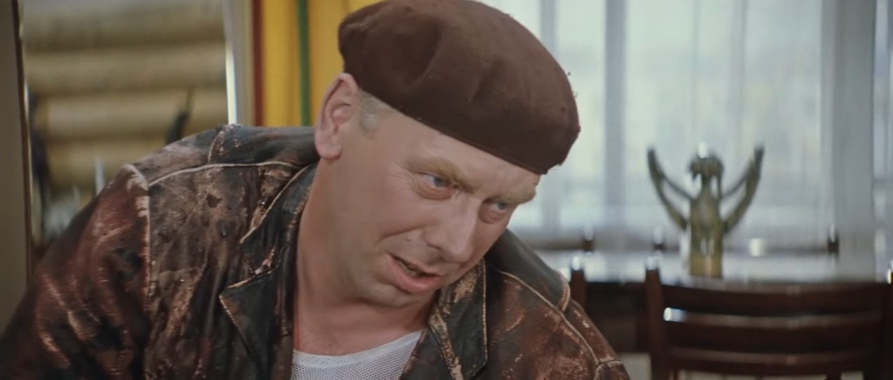 — Поехали к шефу!
— В таком виде я не могу. Я должен сначала принять ванну, выпить чашечку кофе.
— Будет тебе там и ванна, будет и кофа, будет и какава с чаем... Поехали!