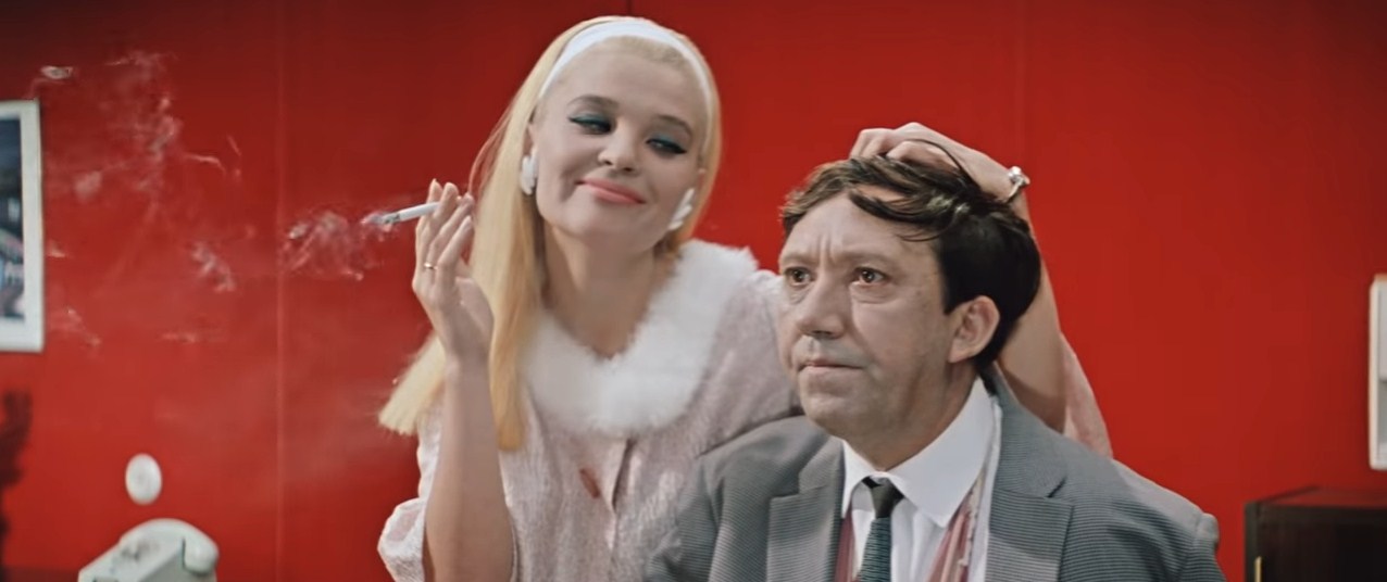 — Хорошо бы… пива!
— Нет! Только вино!