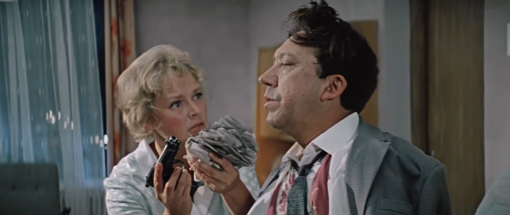 — Это твое?!
— М-ма-ё…
— Откуда?!
— От-туда…