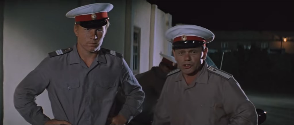 — На его месте должен был быть я...
— Напьёшься – будешь!