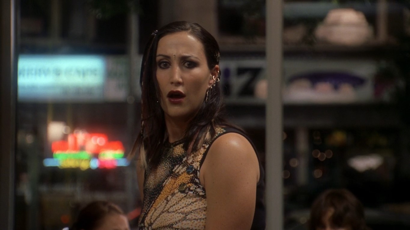 Он считает меня толстой! Не могу при нём есть... Не могу перед тобой есть!