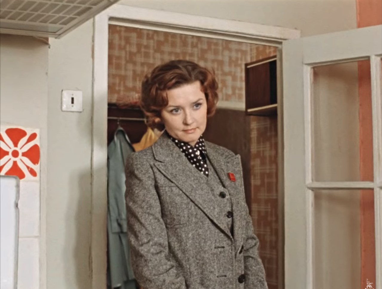 — Когда вернешься?
— Не знаю, по-видимому, поздно.
— Тогда я приглашу девочек?
— И мальчиков тоже!