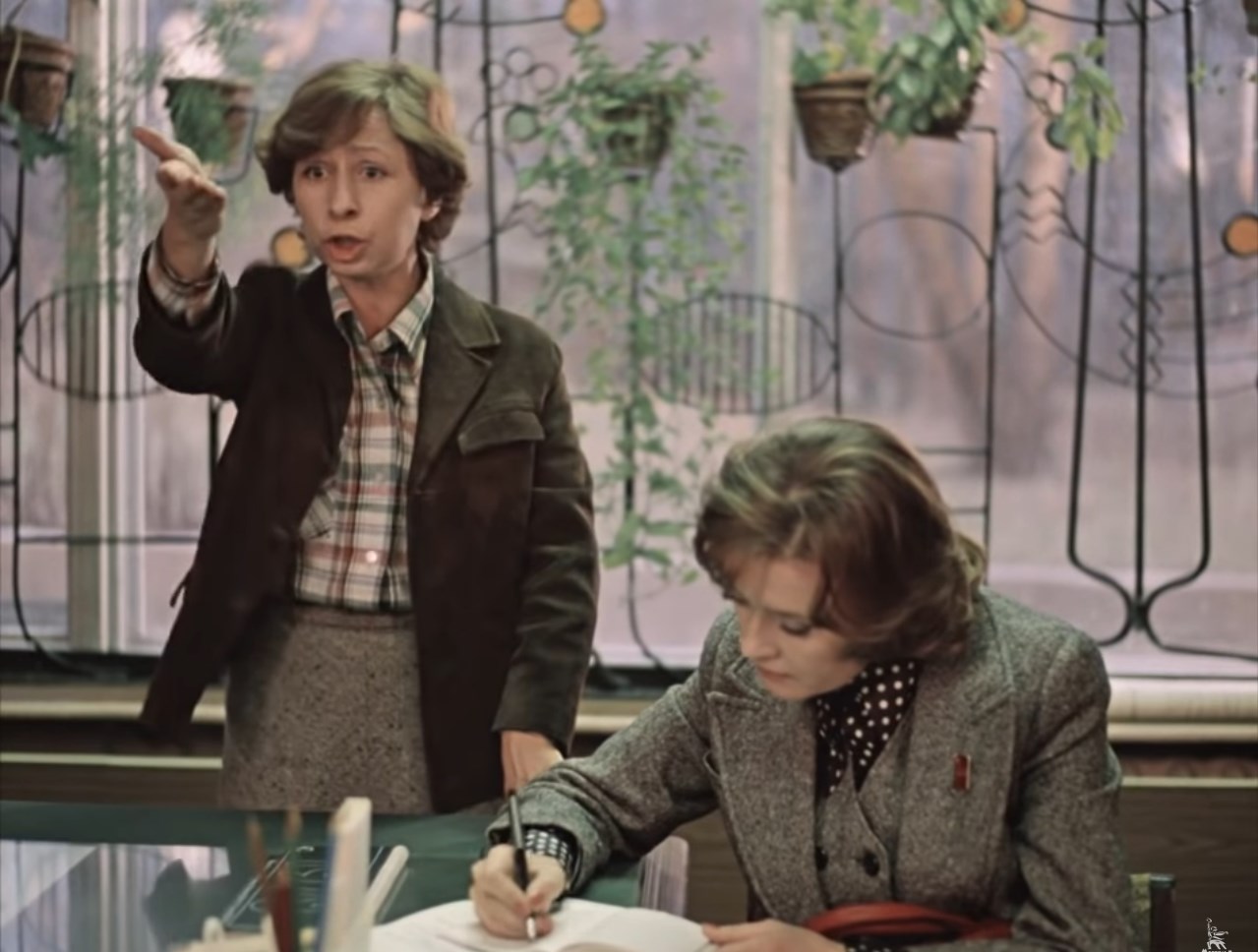 — Пожалуйста, конкретно чем помочь?
— Да уйма, уйма проблем! Конкретно — средств не хватает, мужчин не хватает!