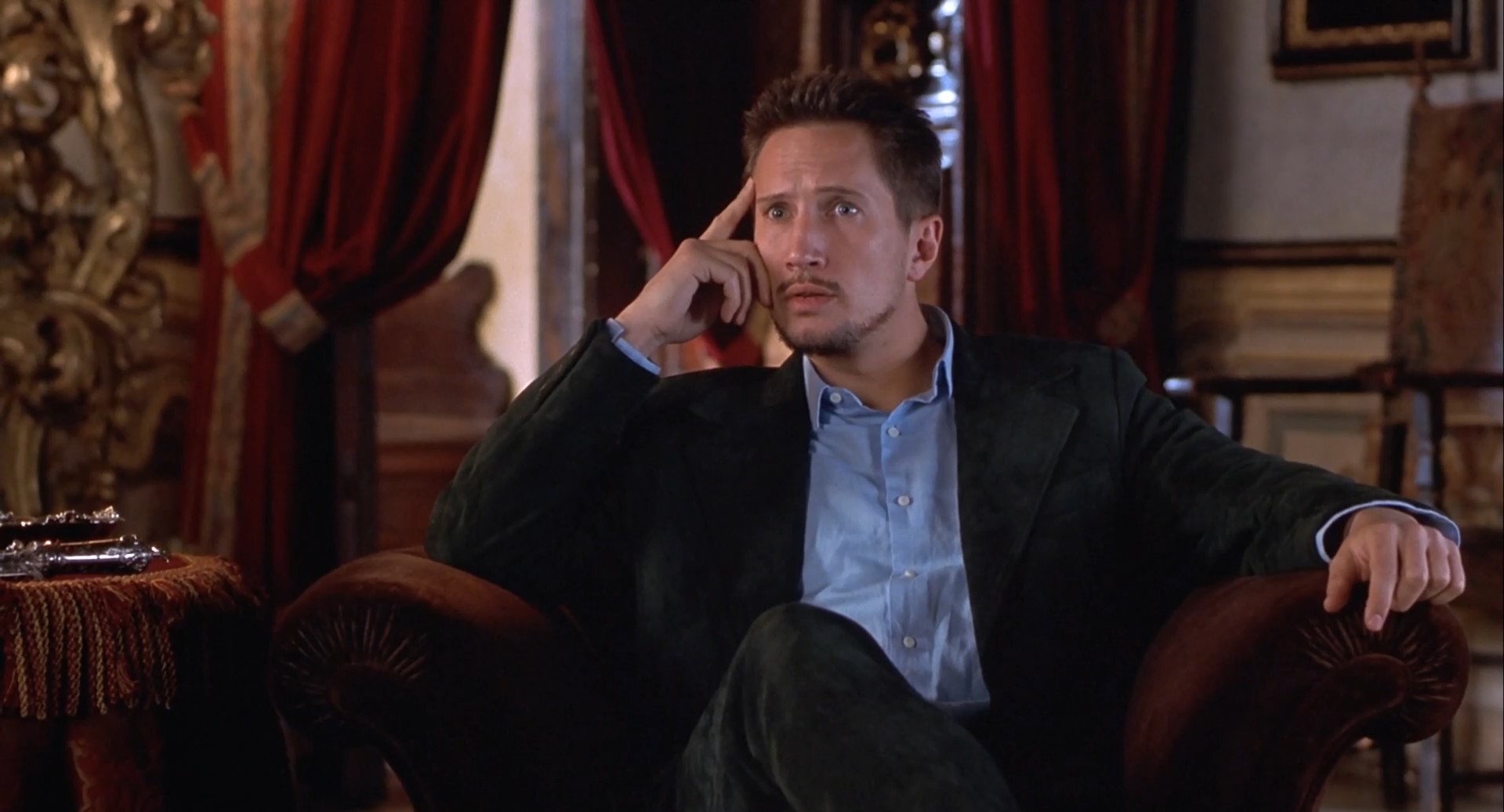 Я — все, что останется, когда остальное обратится в пыль. Проще говоря, Алекс, я очень, очень устал.