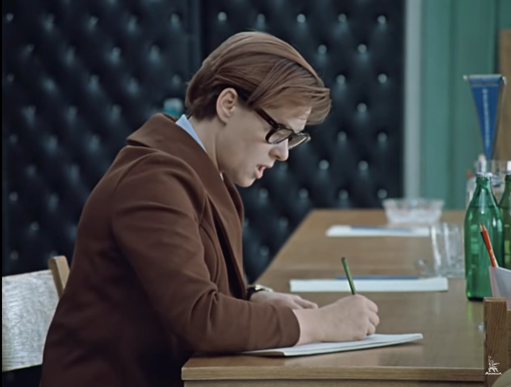 — Что гармошкой? Каблук?
— Голенище!!!