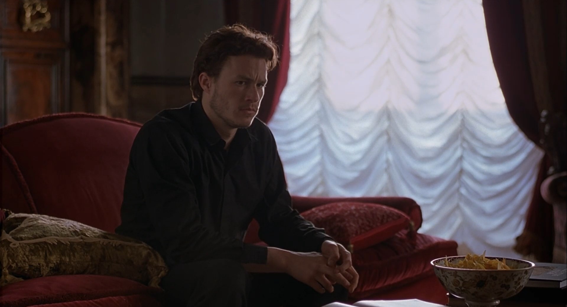 — Ты можешь умереть?
— Попробуй, узнаешь.