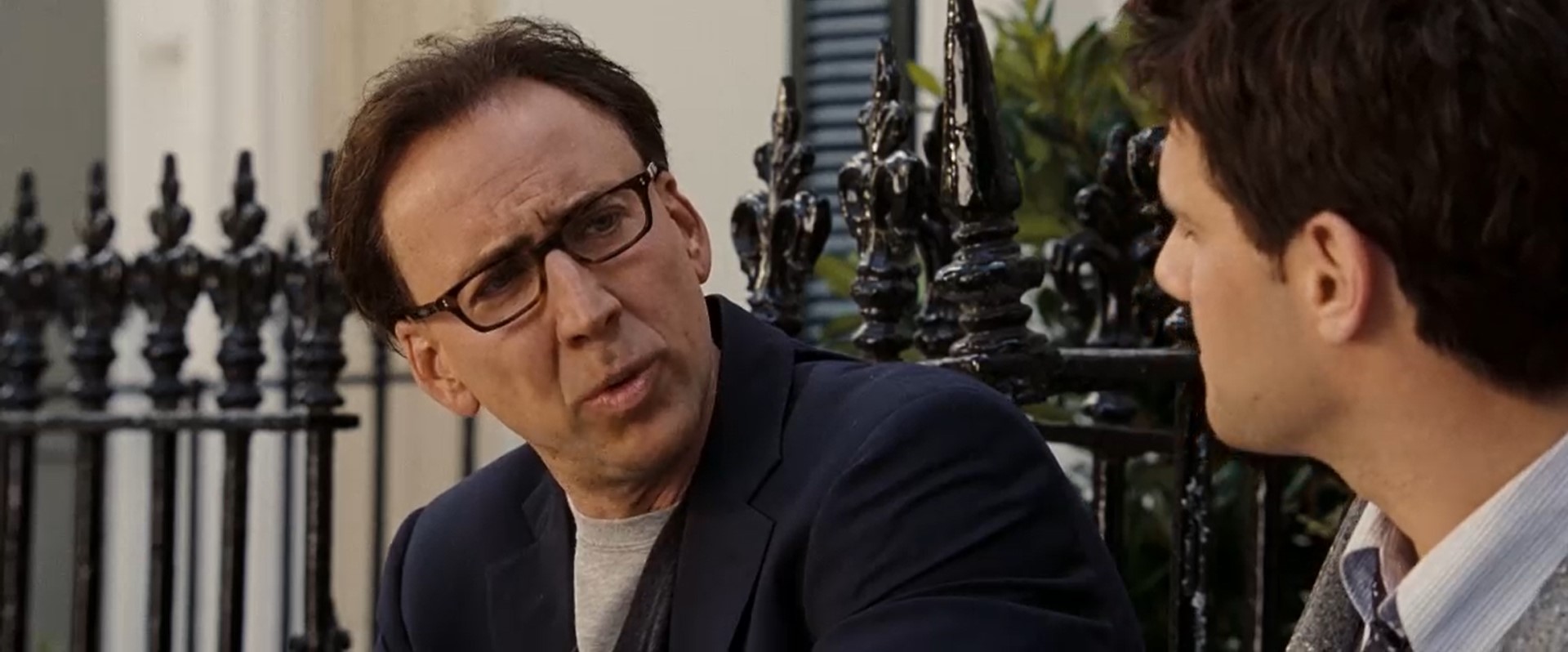 — Хватит обо мне. Что новенького?
— Ну... Эбигейл выставила меня, я живу у отца, а наш предок убил Линкольна.
— Отлично!