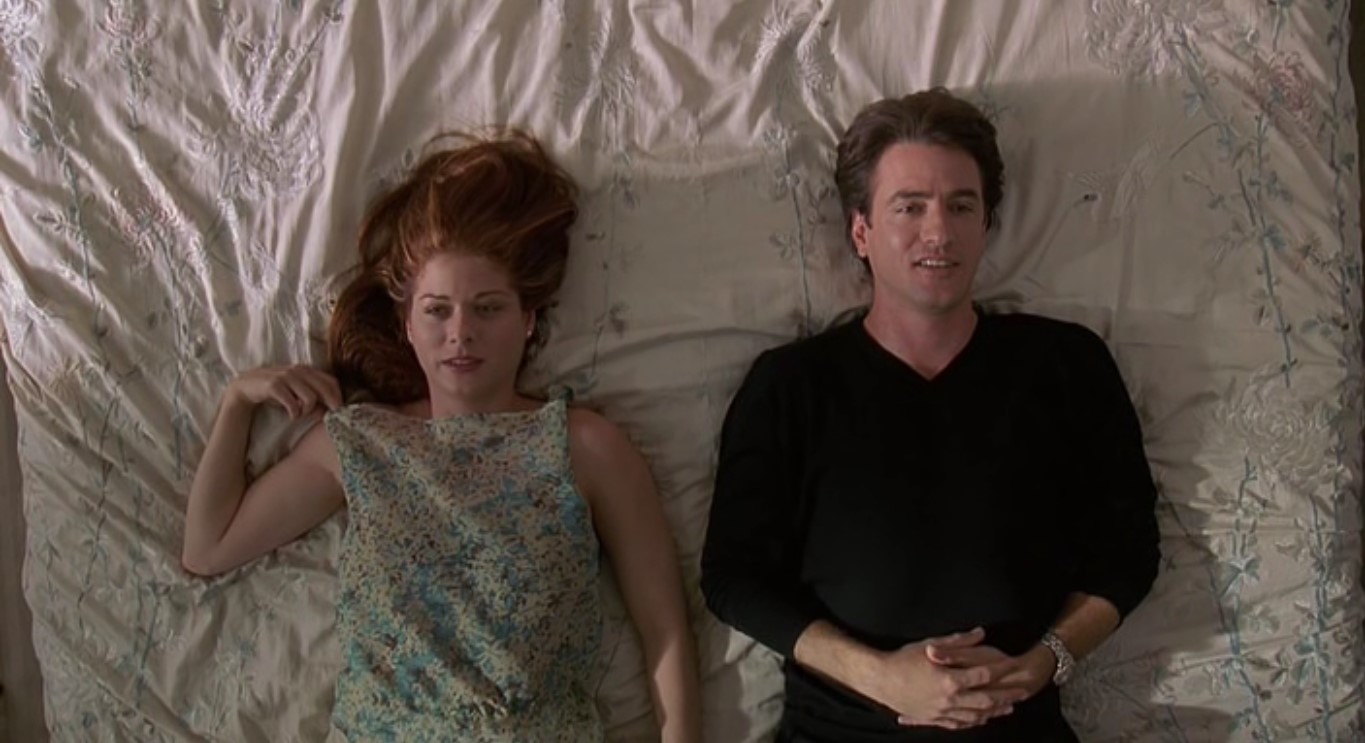 Ник Мёрсер Кэт Эллис — Знаешь, что больше всего раздражает? Я тебе всю душу выворачиваю, а о тебе ничего не знаю.
— У меня аллергия на стиральный порошок, диплом по сравнительной литературе, я ненавижу анчоусы и мне так тебя не хватало...