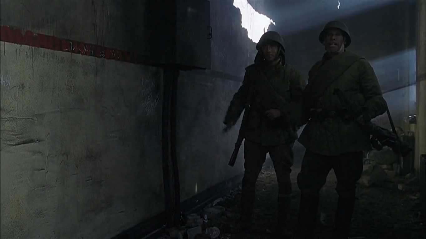 Моя очередь идти первым, а твоя – получать дырку в кителе.