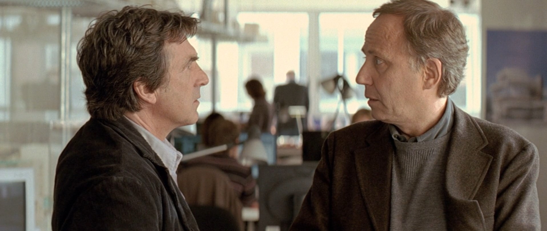 Рональд Вернуэль Мы разговариваем уже почти час, а ты так и не заметил, что со мной что-то не так. Ты не видишь, что со мной что-то нет так. Ты ослеплён своим семейным счастьем, мыслями о ребёнке. Ты не видишь, что у меня этого не будет. Я уже никогда не стану, как ты: нормальным человеком. Самым обычным нормальным человеком.