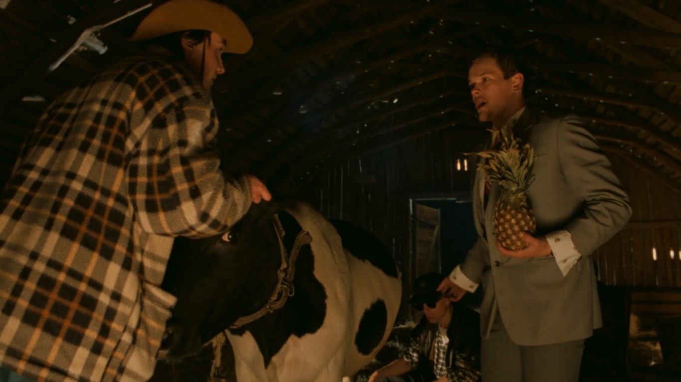 Женя Качалов Райво Хаапасало — Кузьмич зовёт заниматься любовью с коровами...
— Нельзя отказывать Кузьмичу.