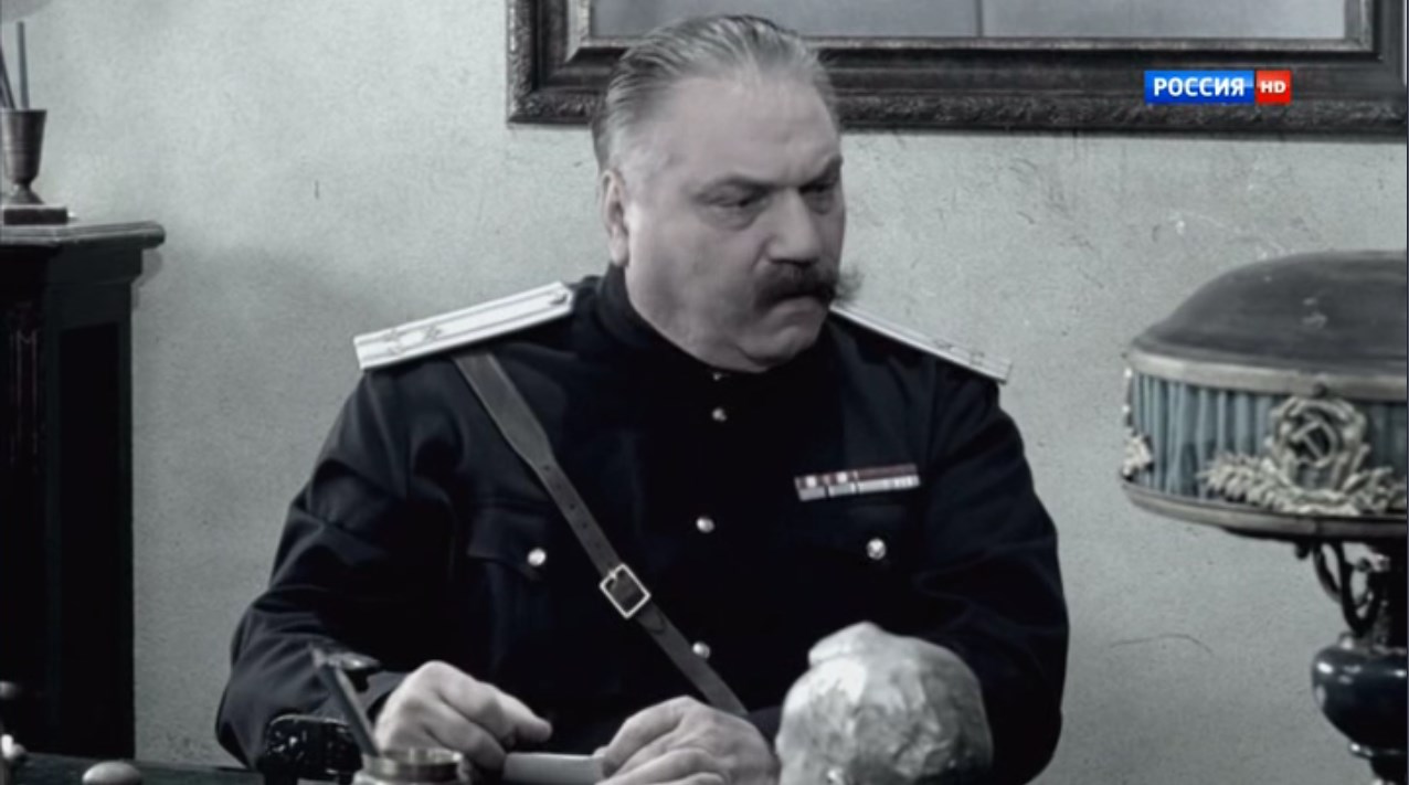 — Шо ты ходишь здесь как скипидарный? Туда — сюда, туда — сюда!
— Доктор сказал ходить — ходю! Полезно для здоровья!