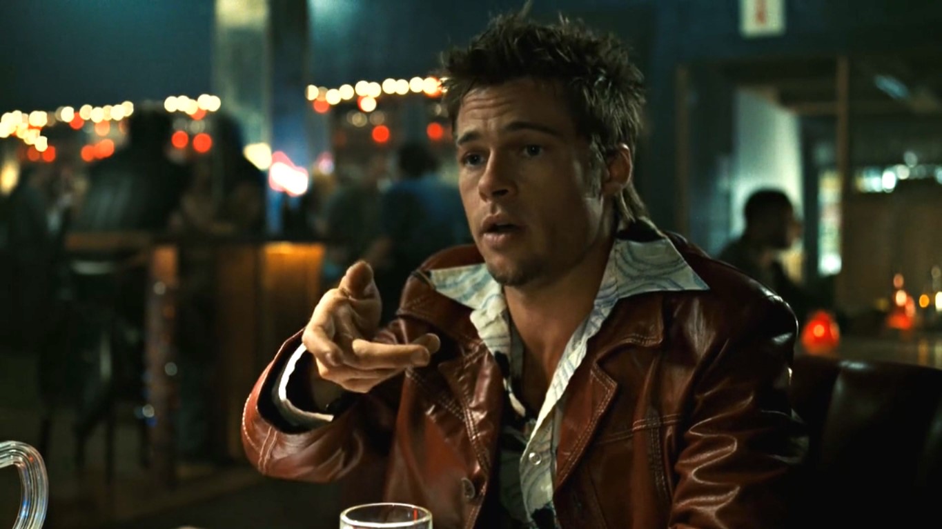 Кто мы такие? Мы просто потребители, одержимые внешней атрибутикой преуспевания. Война, голод, насилие — всё это не волнует. А волнует меня: знаменитости и скандалы, телевизор, где 500 каналов и чье имя на бирке моих трусов.