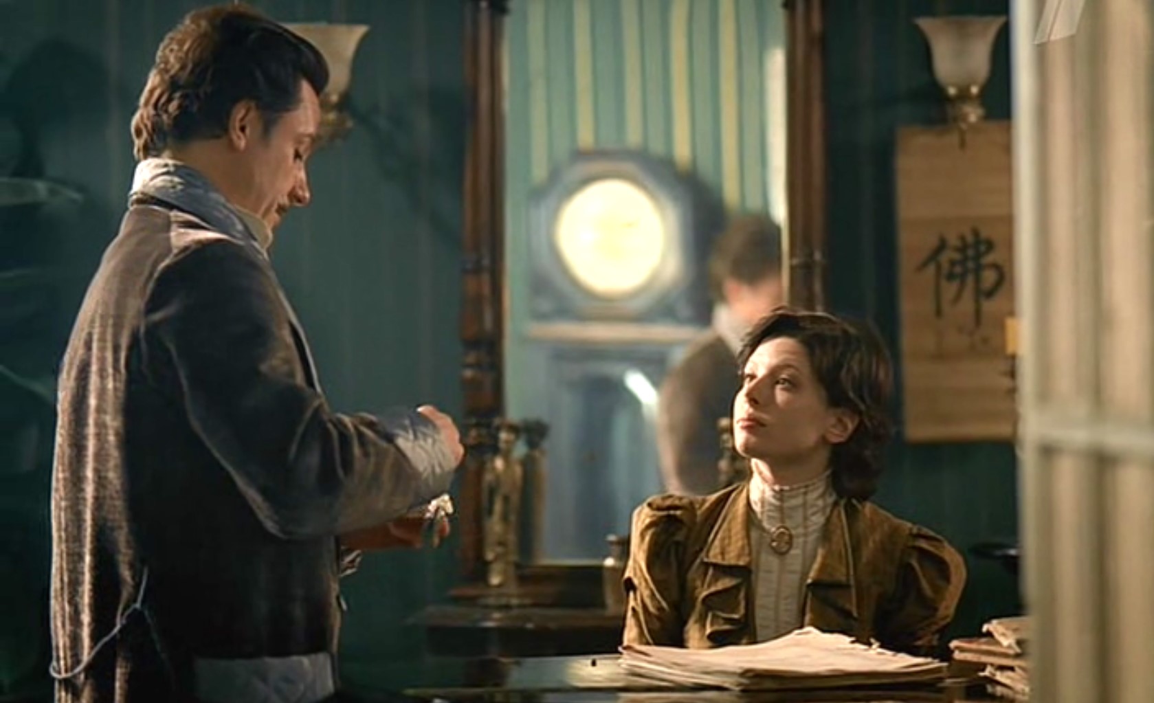 Вечная беда России, всё-то у нас перепуталось: добро защищают мерзавцы, а злу служат мученики и герои.