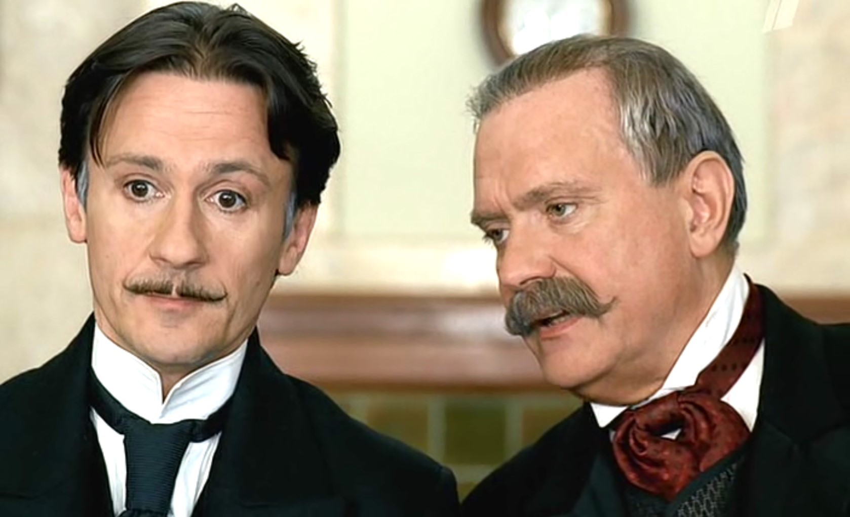 — Стало быть, всё-таки себе дорожку-то расчищаете, а не России.
— А я себя, в отличие от вас, от России не отделяю. Что выгодно России, выгодно и мне. И наоборот, надеюсь.