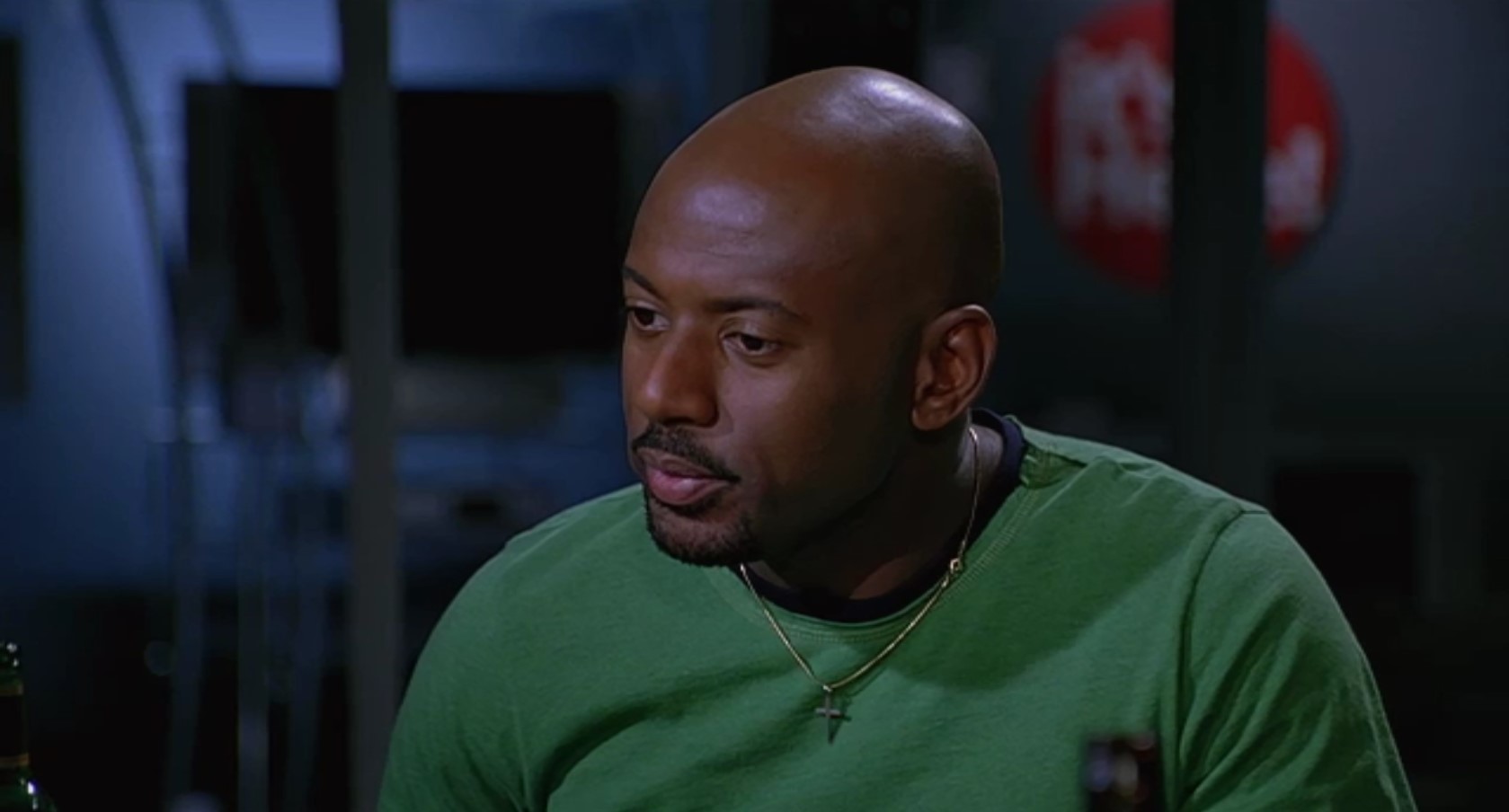 Джей: — А... я должен уходить. У меня сегодня с Элен шуры-муры.
Кэл: — Что, сейчас вечерний «сливон»?
Джей: — У нас не так всё просто...
Дэвид: — А подружка в курсе твоих вечерних визитов?
Джей: — У нас с ней негласная договоренность.
Кэл: — Негласная в том смысле, что ты не успел её огласить?