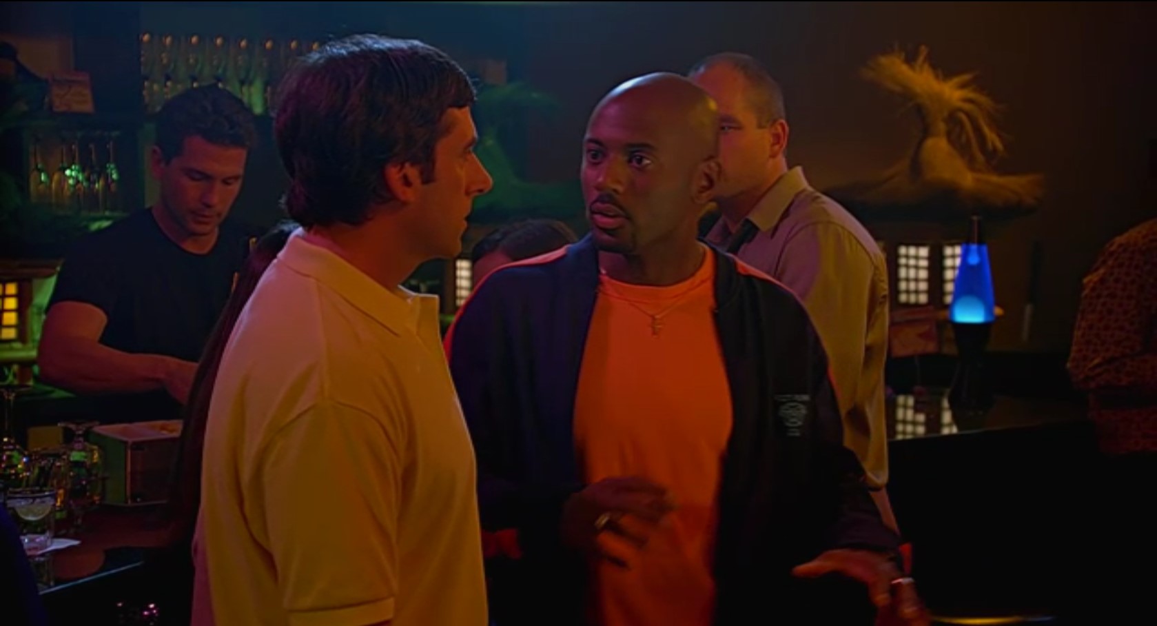 Джей (коллега Энди) Энди Ститцер — Доверься своему мужскому инстинкту! Как, по-твоему, лев знает, что должен охотиться на газель? Это крупно прописано в его ДНК – охотиться на газель. Хочешь верь, хочешь нет, в ДНК каждого мужчины есть текст — «охотиться на пьяных самок».
— Нет, Джей, знаешь, я чувствую дискомфорт от мысли, что надо охотиться на пьяных самок.