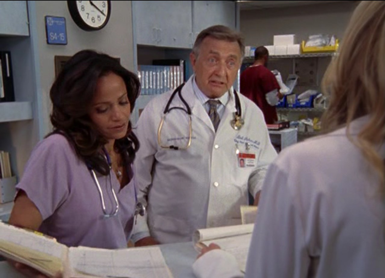 — Кстати о свадьбе. Я подарил вам шикарную кофеварку. Разу уж, как я понимаю, свадьбы не предвидится...
— Да-да, я её верну.
— Отлично.

— Так, минутку, у нас была только одна кофеварка от моего брата Барри.
— Ну, попытка почти удалась.