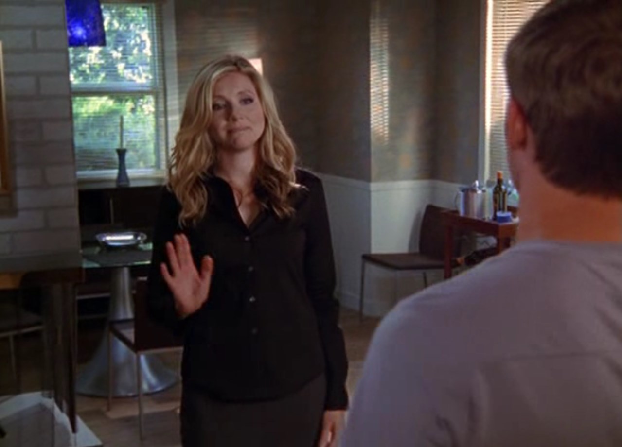 Доктор Эллиот Рид — Привет, Кит.
— Ты пришла к себе домой, пока я собираю вещи, хотя и обещала этого не делать. Блеск!
— Ну ты же знаешь, что мне нельзя верить. Я ведь еще обещала, что выйду за тебя замуж, да?