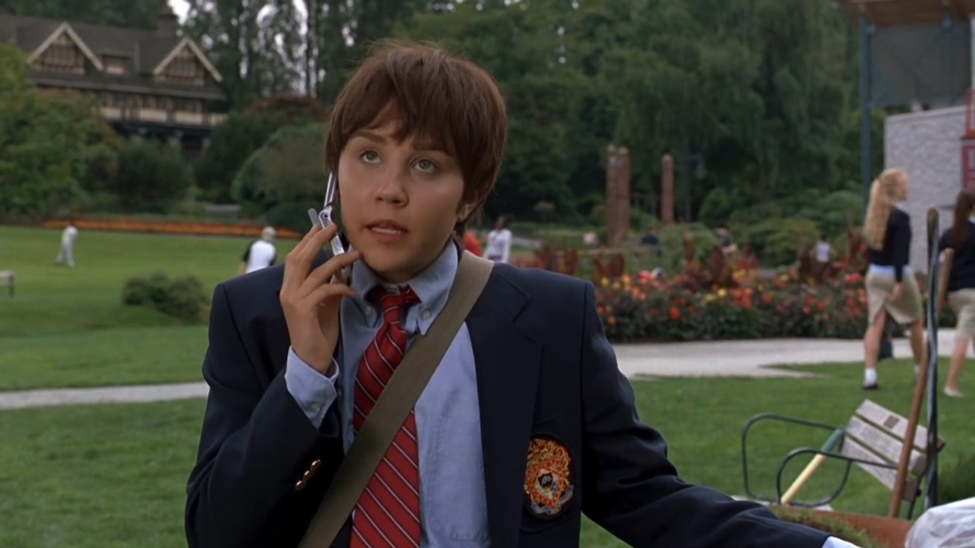 Мам, да пойми ты, каблуки придумали мужчины, чтобы женская задница выглядела сексуальней. А мы не могли бы убежать от них!