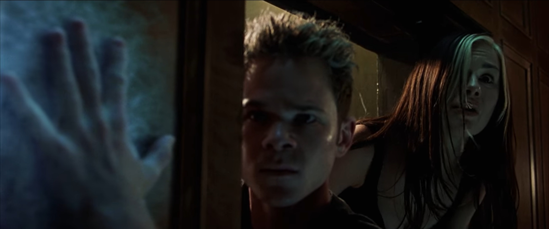 — Логан, скорее. Пойдем.
— Идите, со мной все будет в порядке.
— А с нами — нет.