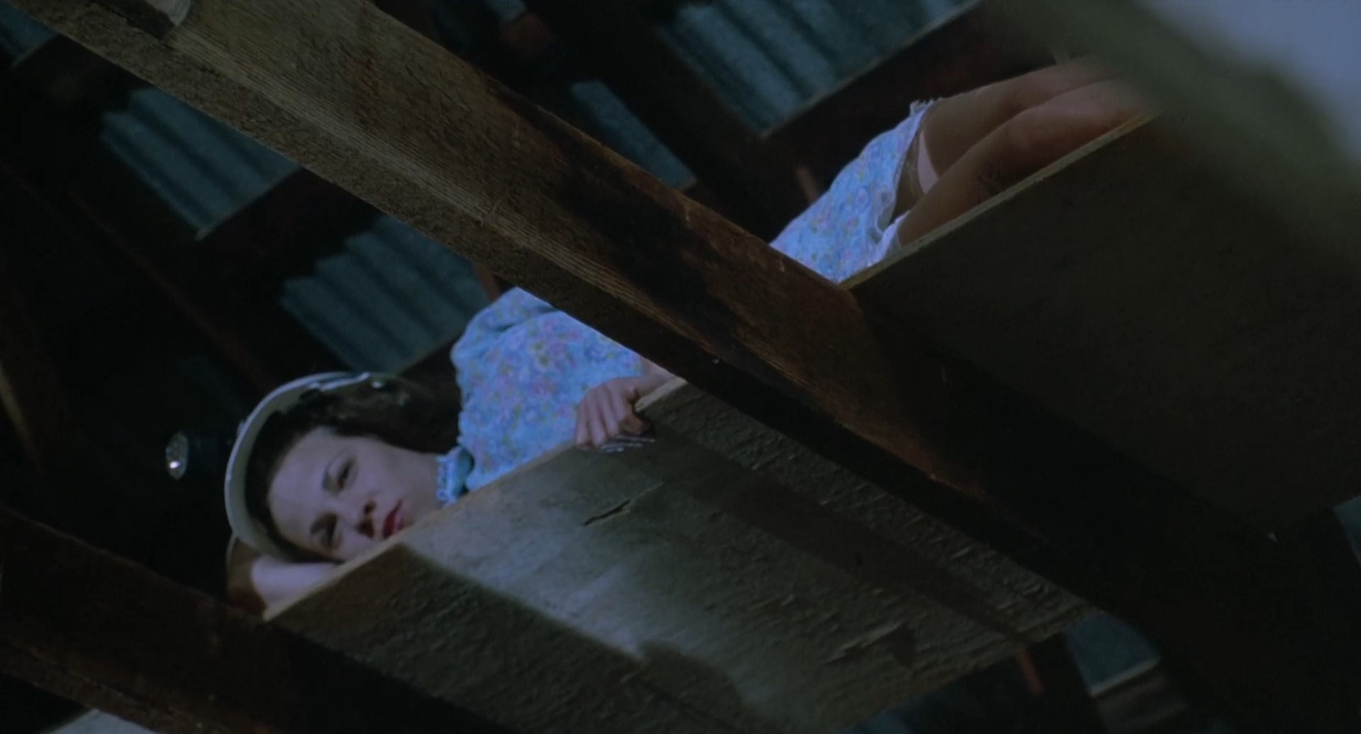 Вы застигнуты между мечтами двух женщин, это самое безумное, что может с вами случиться. Это не борьба добра со злом, а борьба слабого с сильным, где слабому всегда не хватает дыхалки.