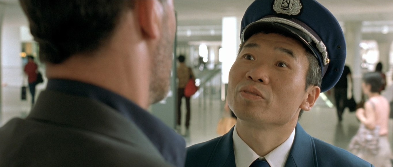 — Мсье, откуда вы, простите?
— С самолета.
— Похоже, вы француз, у вас слишком тонкое чувство юмора.