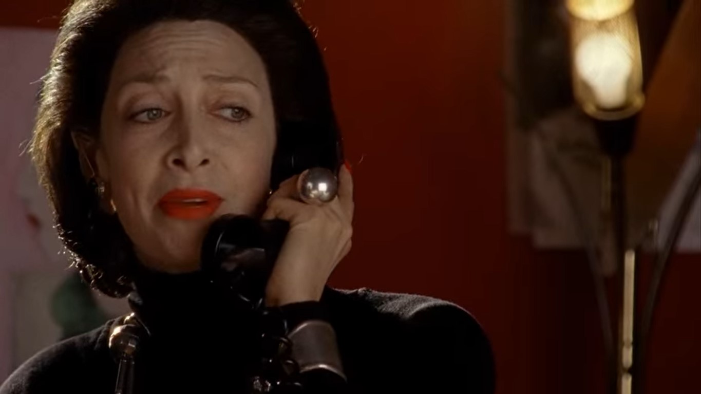 — Тебя считают вульгарной.
— Вульгарной? Как же?
— Поверь, было бы хуже, если бы тебя считали скучной.