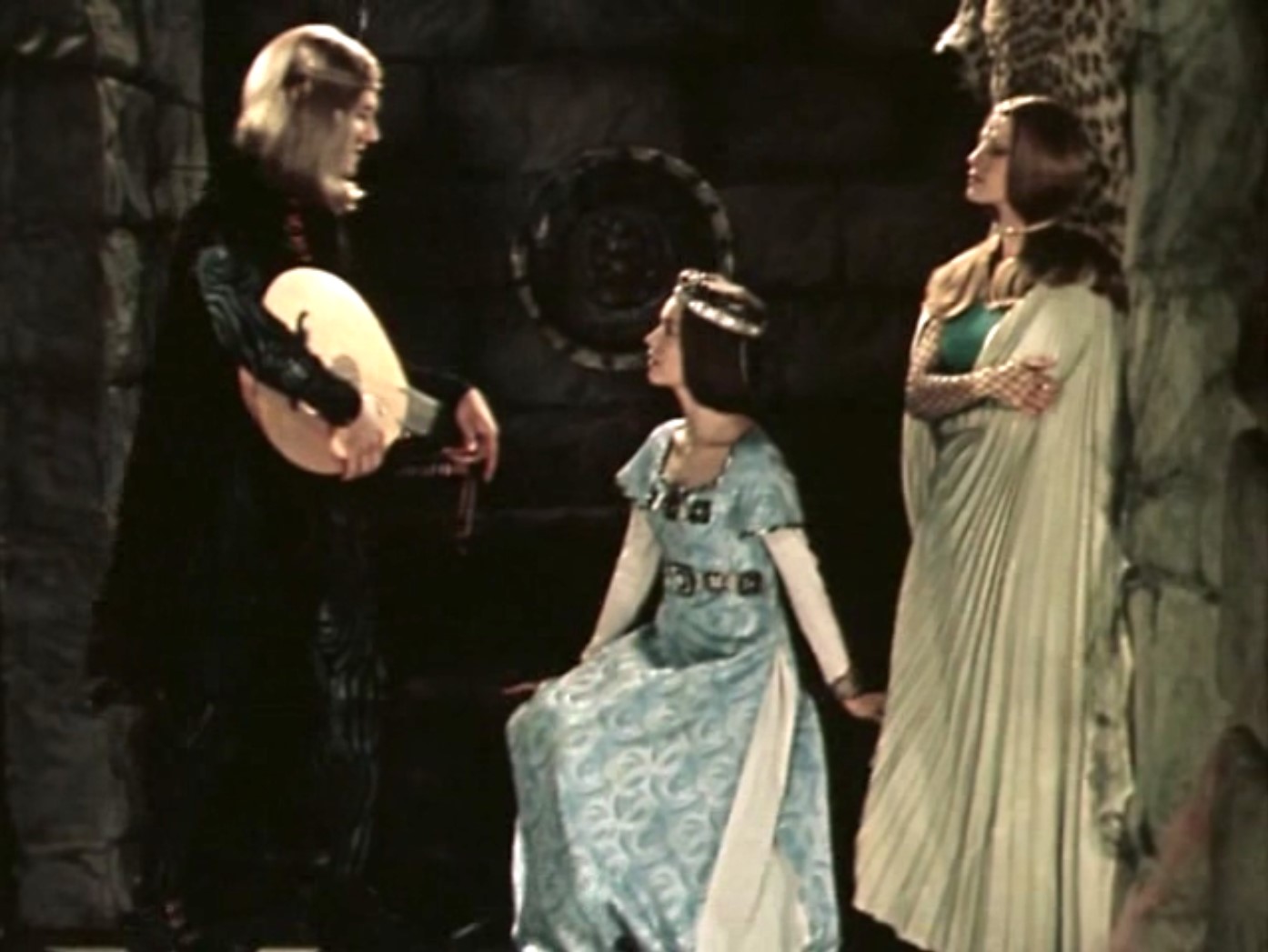 Чем вы порадуете нас в этот прекрасный лунный день 31 июня, день, когда совершаются все чудеса, и всё невозможное, Лемисон, становится возможным?