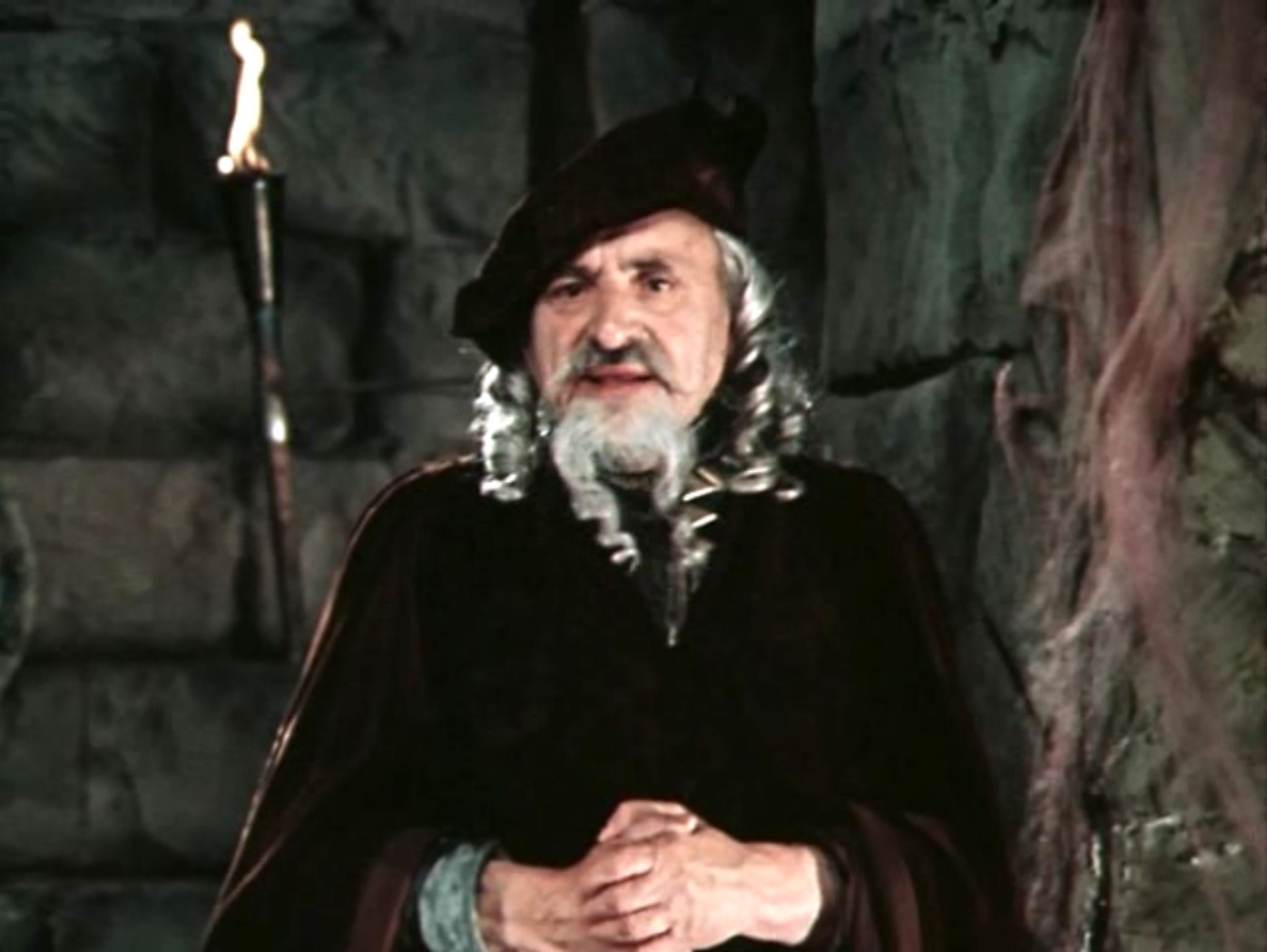 Марлаграм Марлаграм: — Дорогой племянник! У тебя нет ни чести, ни совести!
Мальгрим: — Дядя, в двенадцатом веке с одной честью и совестью не проживешь!