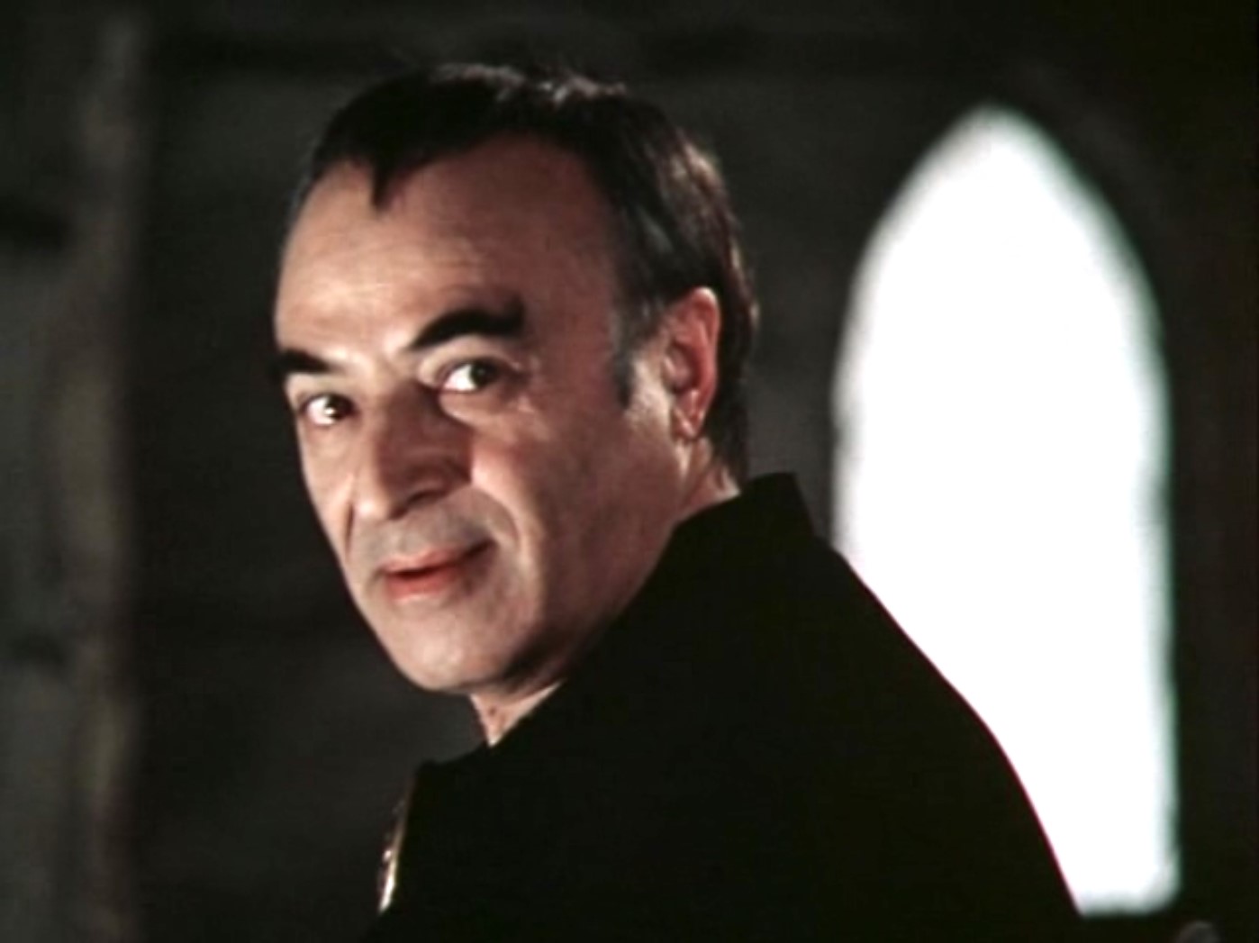 Марлаграм Марлаграм: — Дорогой племянник! У тебя нет ни чести, ни совести!
Мальгрим: — Дядя, в двенадцатом веке с одной честью и совестью не проживешь!