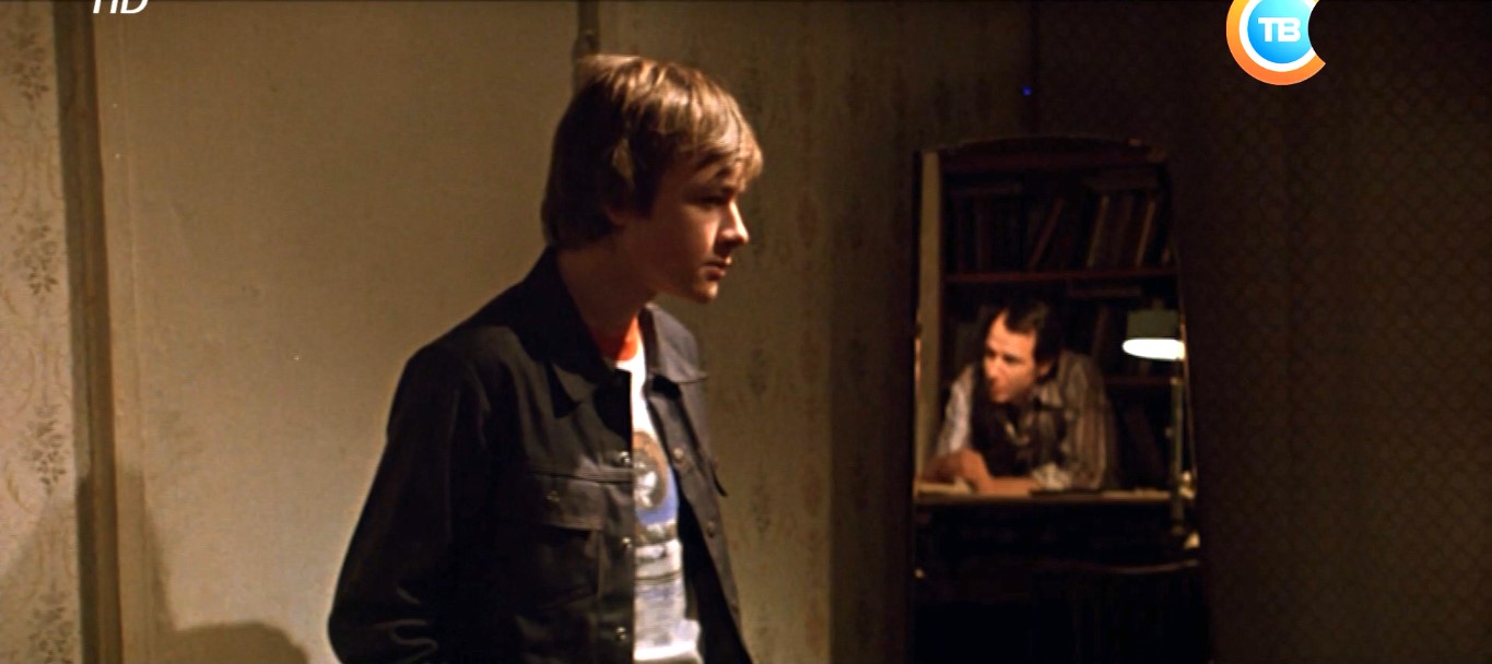 — С радости или с горя?
— Какая разница?
— С горя чаще спиваются.
— Шутишь...
— Нет.
— Ты же не знаешь!
— Догадываюсь.
— И что же мне делать?
— Страдать.
— А я не умею.
— А что же ты тогда умеешь?