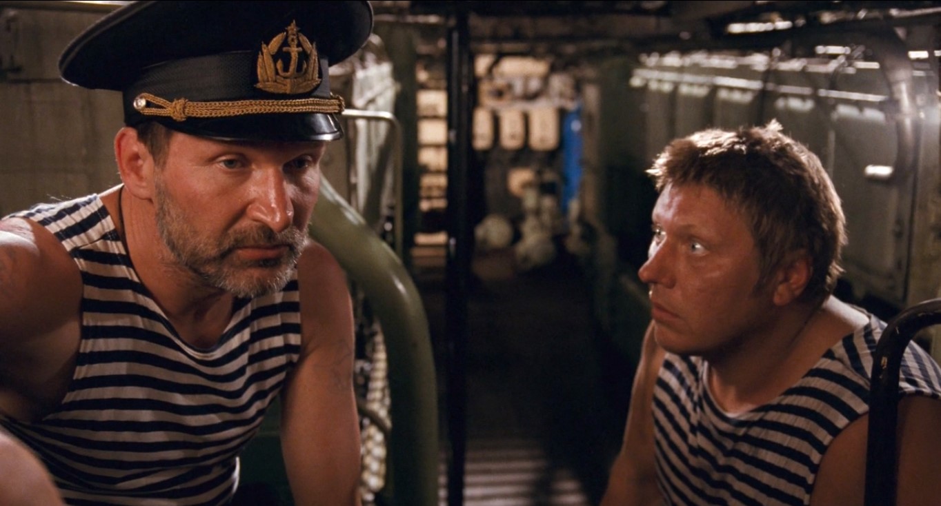 — Бак пустой.
— Ясно. Опять соляру налево сливал?
— Чё сразу сливал?... Ну слил... Пол бака. Но пол бака нам до Японии хватит?
— А чего он тогда пустой?
— А я откуда знаю?
— Вот! Потому что предупреждать надо! Я тоже пол бака слил. А пол бака и пол бака — это по-любому бак же получается!