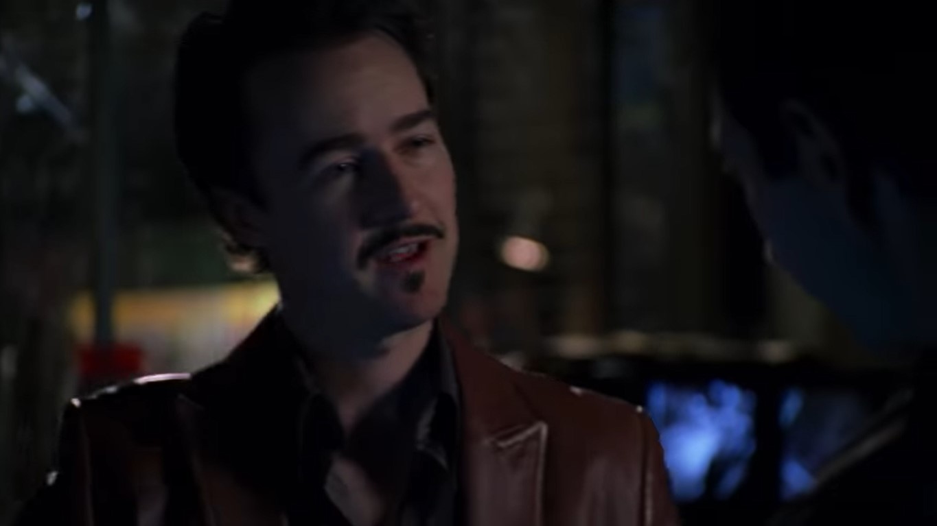 Стив Фразелли Евген — Вы, американцы, любите героев. Чествуете Колумба, а он заблудился, истребил кучу несчастных аборигенов. А всё это ради чего?
— Я весь — внимание.
— Золота!